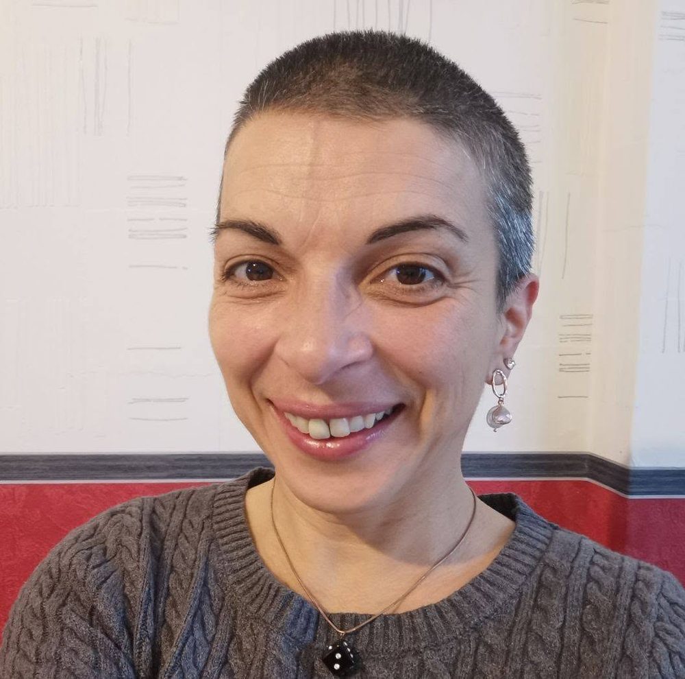 Sonia Pinto, sophrologue à Montmirail, souriante dans son cabinet