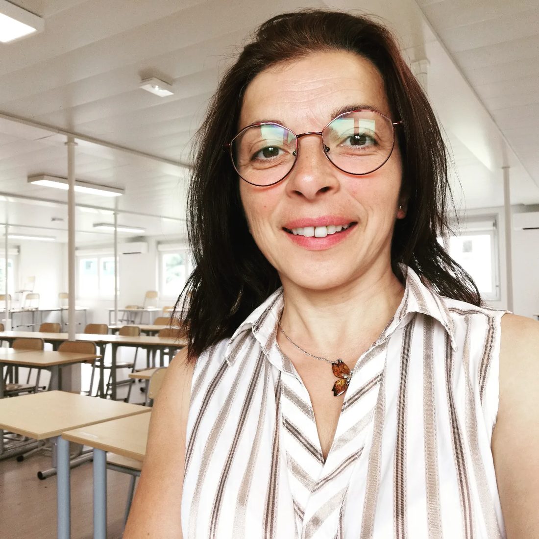 Sonia Pinto dans une salle de formation, avant une intervention de groupe